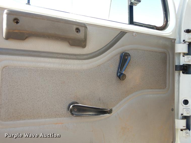 image for item J5532 2001 International 4900 dump truck