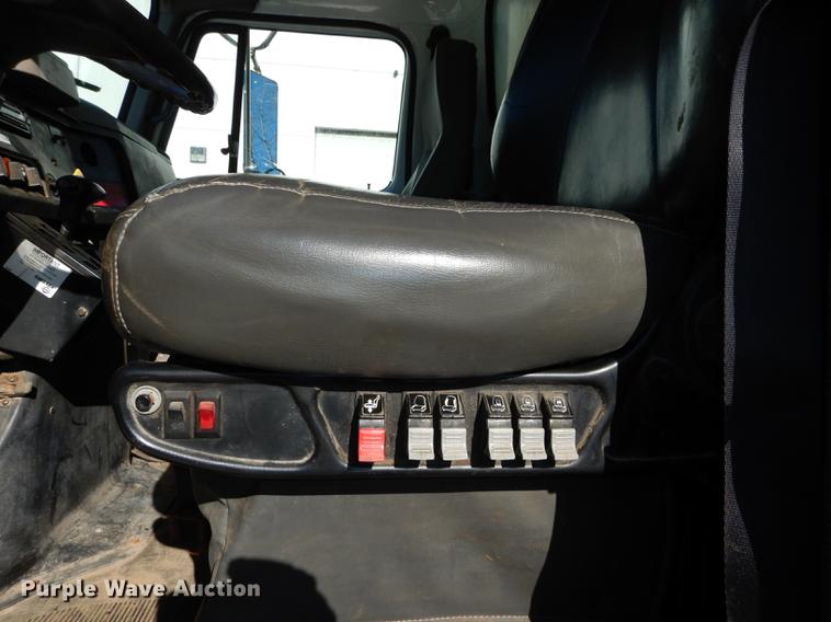 image for item J5532 2001 International 4900 dump truck