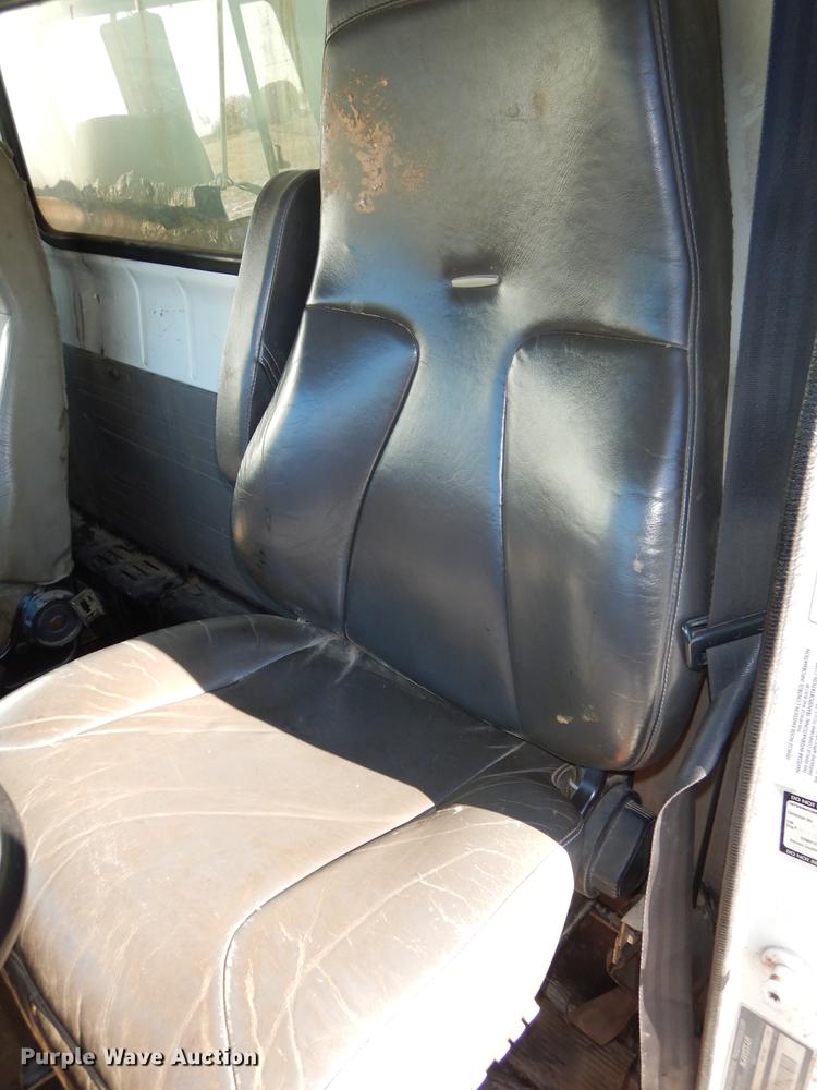 image for item J5532 2001 International 4900 dump truck