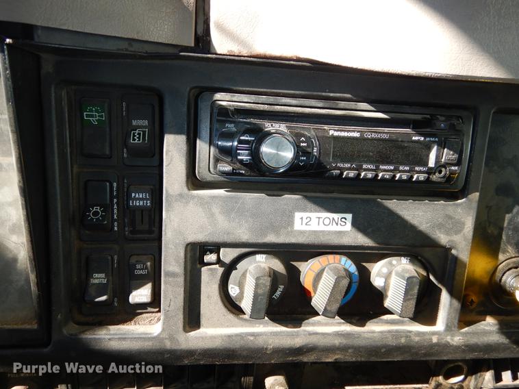 image for item J5532 2001 International 4900 dump truck