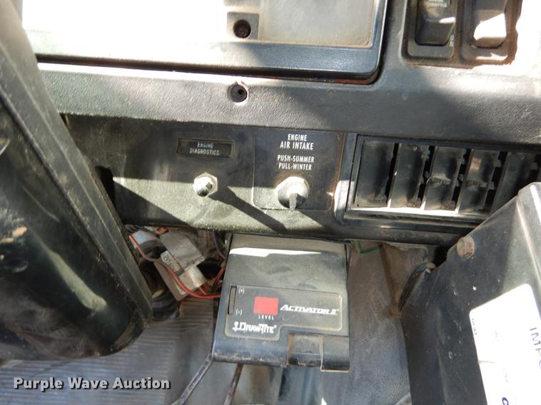 image for item J5532 2001 International 4900 dump truck