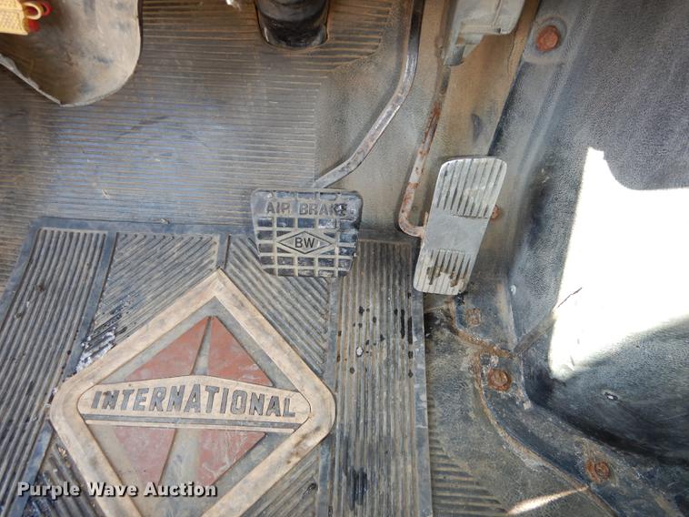 image for item J5532 2001 International 4900 dump truck