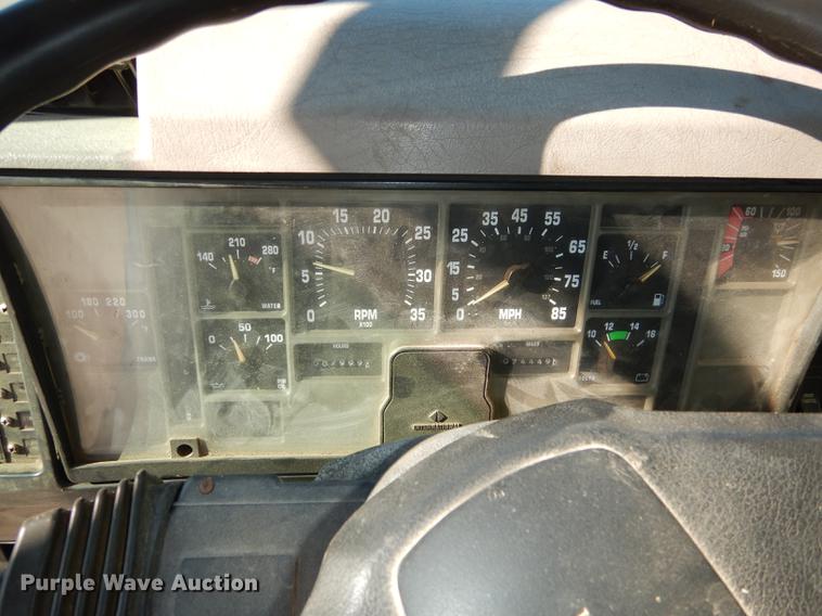 image for item J5532 2001 International 4900 dump truck