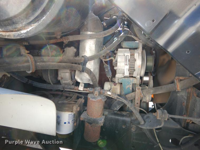 image for item J5532 2001 International 4900 dump truck