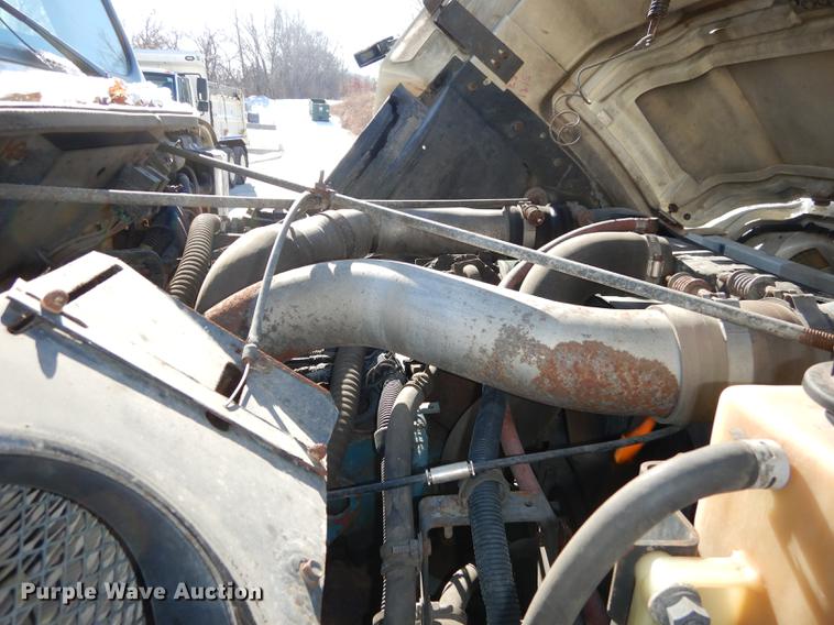 image for item J5532 2001 International 4900 dump truck