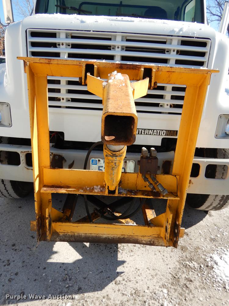 image for item J5532 2001 International 4900 dump truck