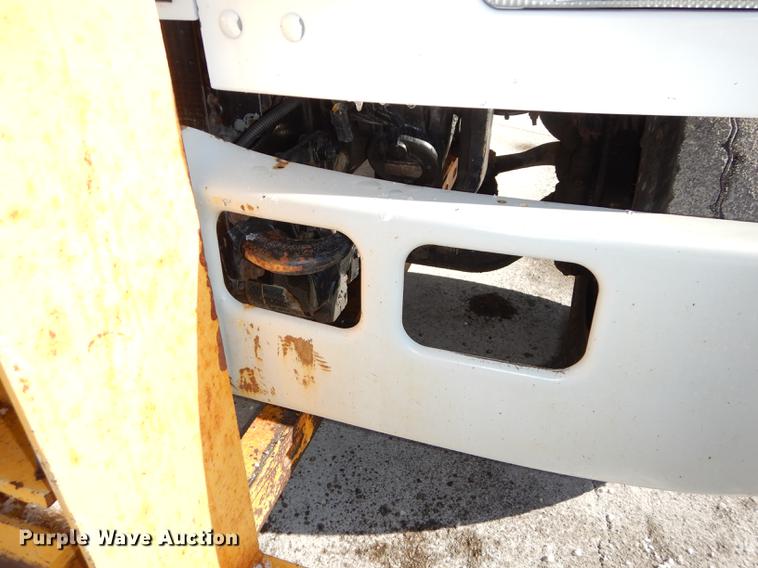 image for item J5532 2001 International 4900 dump truck