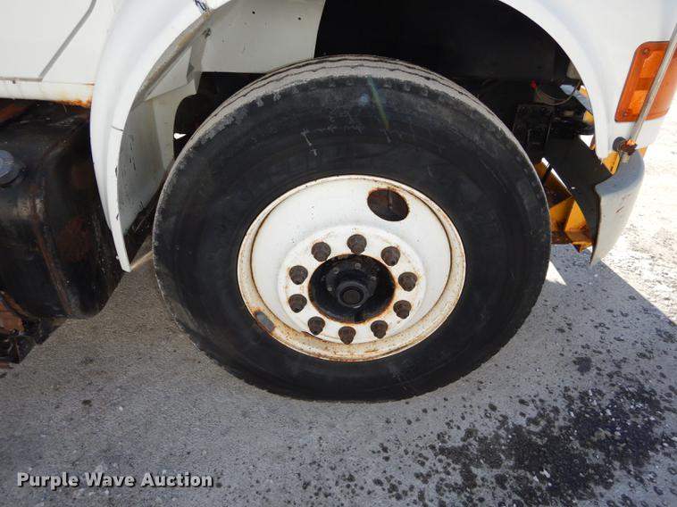 image for item J5532 2001 International 4900 dump truck