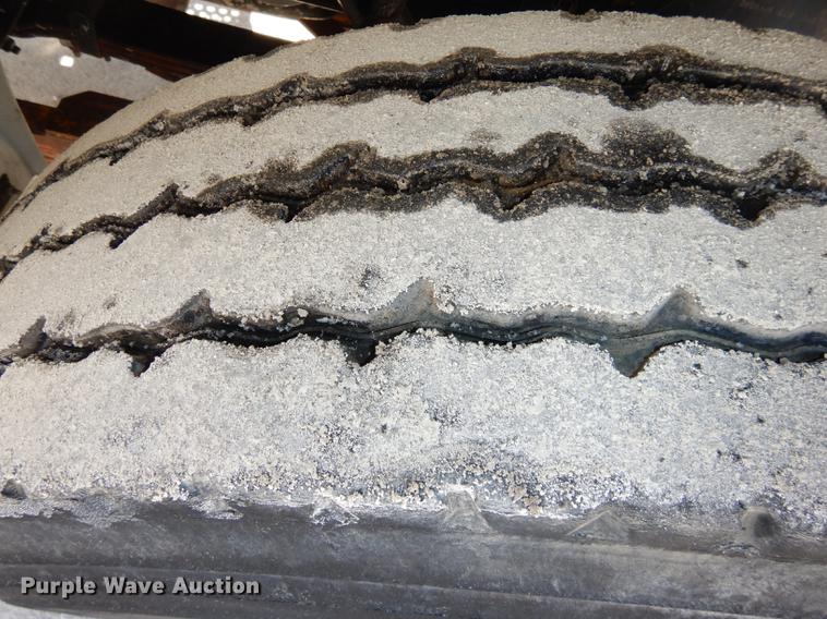 image for item J5532 2001 International 4900 dump truck