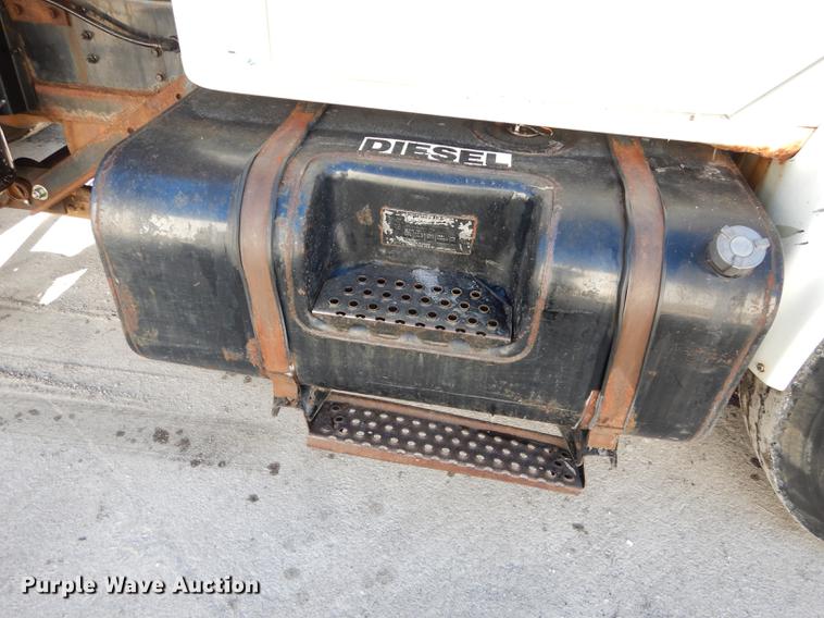 image for item J5532 2001 International 4900 dump truck