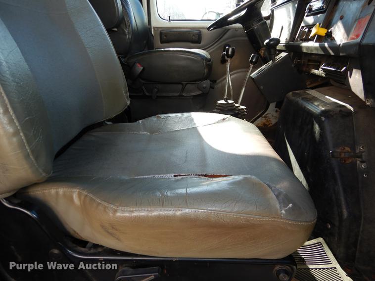 image for item J5532 2001 International 4900 dump truck