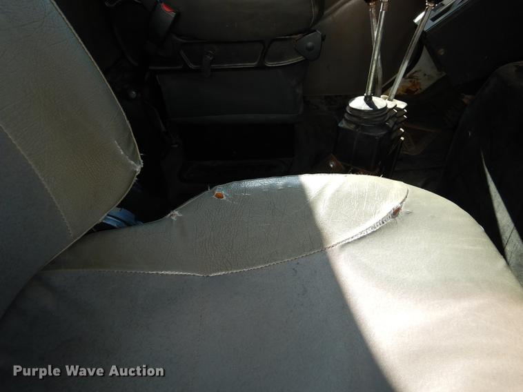 image for item J5532 2001 International 4900 dump truck