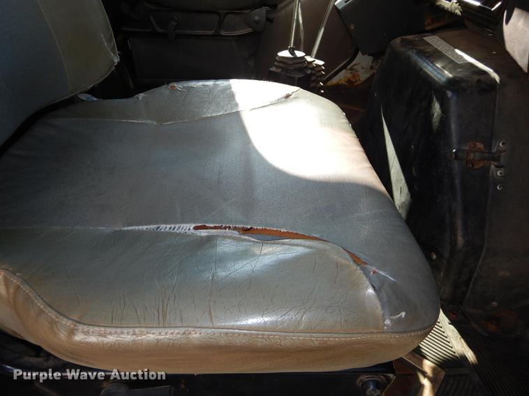 image for item J5532 2001 International 4900 dump truck