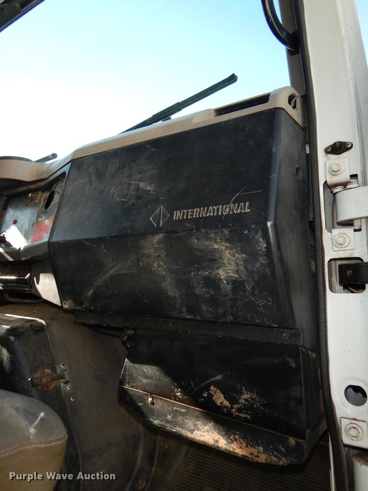 image for item J5532 2001 International 4900 dump truck