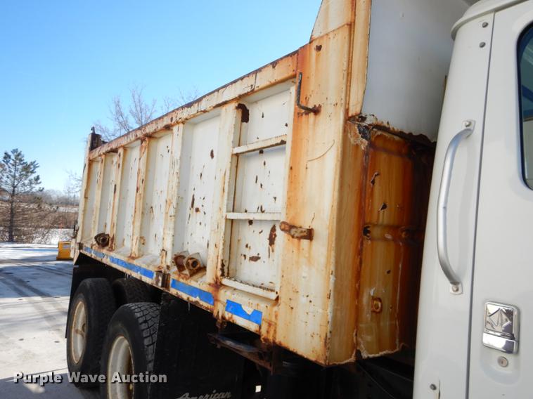 image for item J5532 2001 International 4900 dump truck