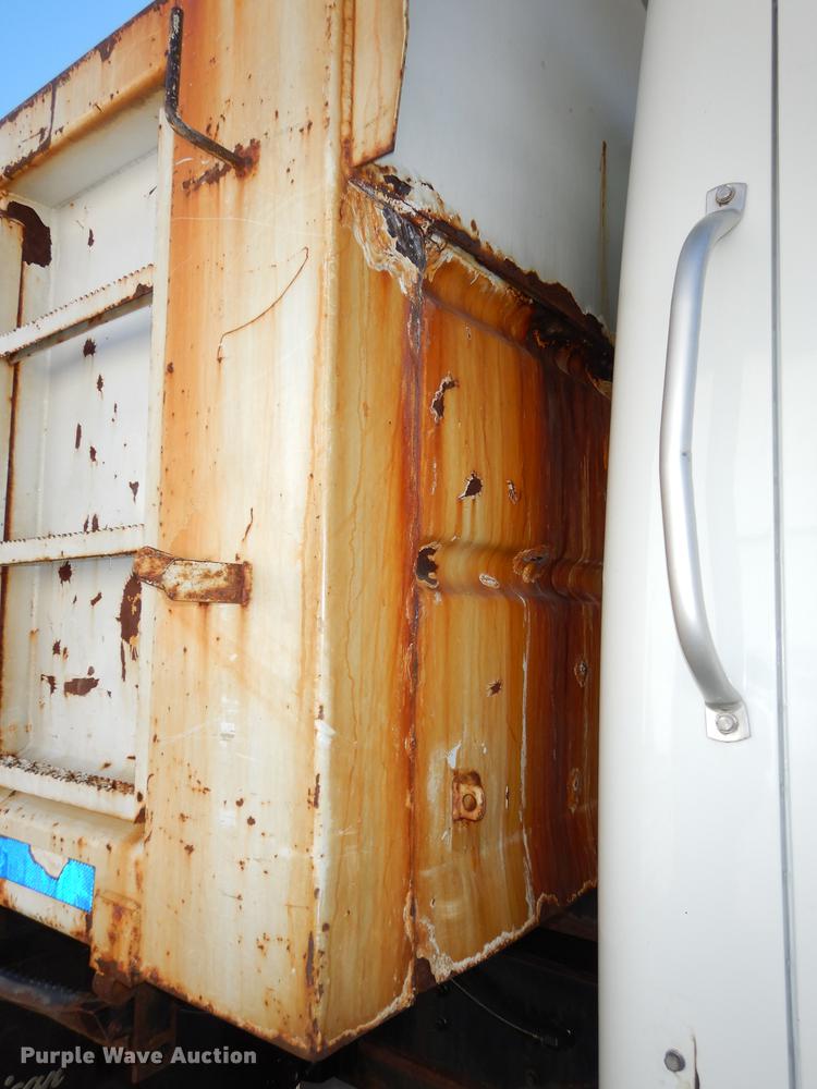 image for item J5532 2001 International 4900 dump truck