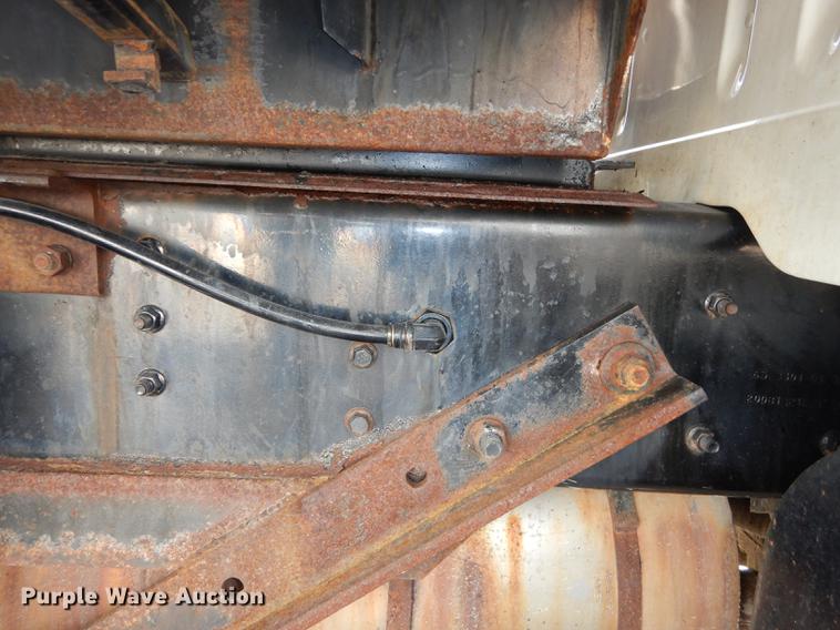 image for item J5532 2001 International 4900 dump truck