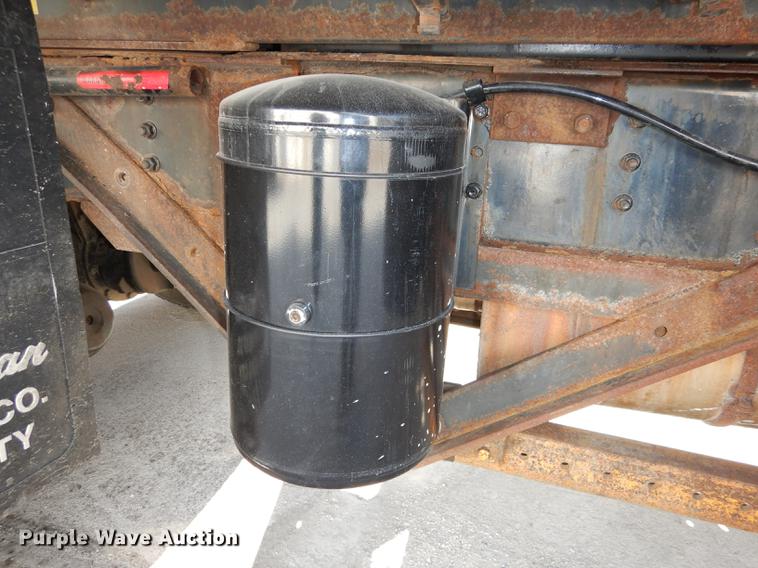 image for item J5532 2001 International 4900 dump truck