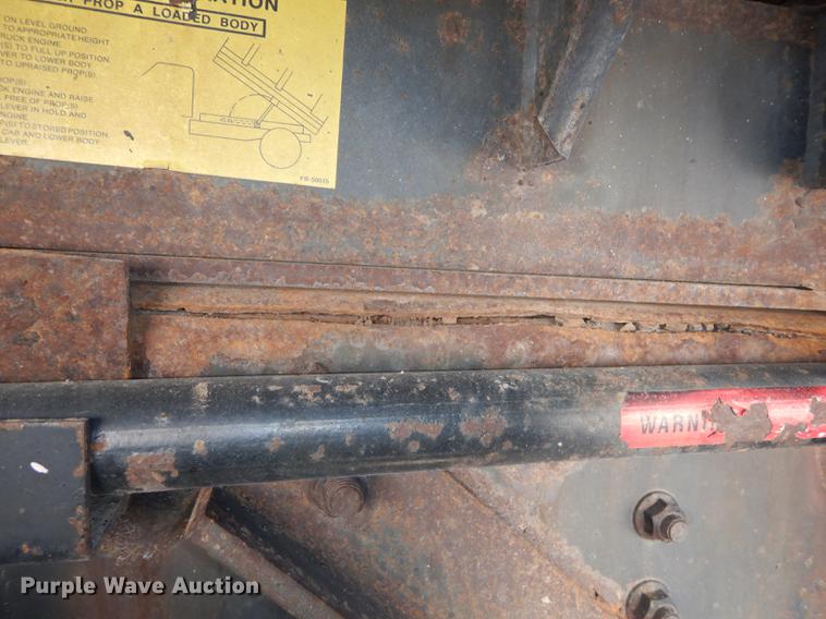 image for item J5532 2001 International 4900 dump truck