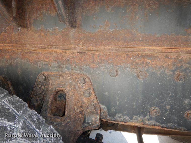 image for item J5532 2001 International 4900 dump truck