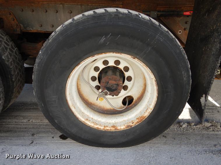 image for item J5532 2001 International 4900 dump truck