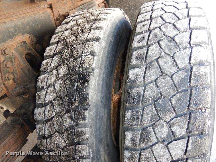 image for item J5532 2001 International 4900 dump truck