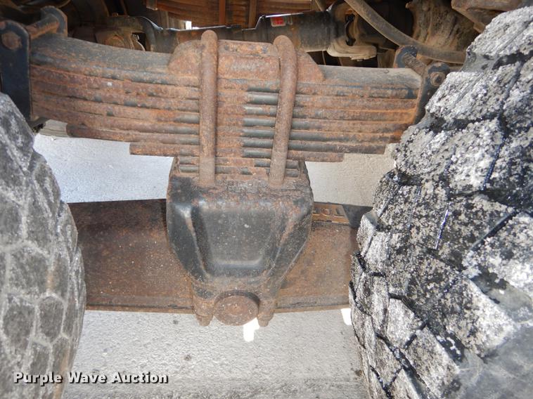 image for item J5532 2001 International 4900 dump truck