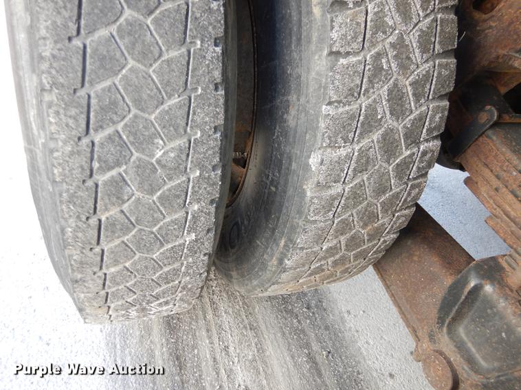 image for item J5532 2001 International 4900 dump truck