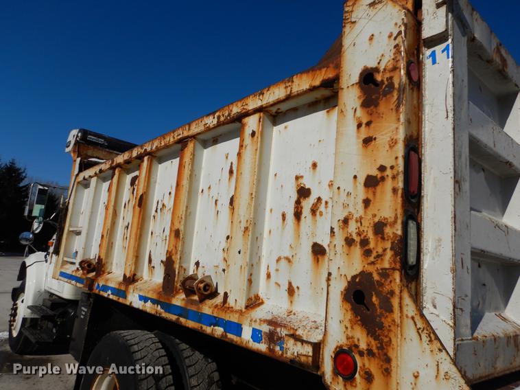 image for item J5532 2001 International 4900 dump truck