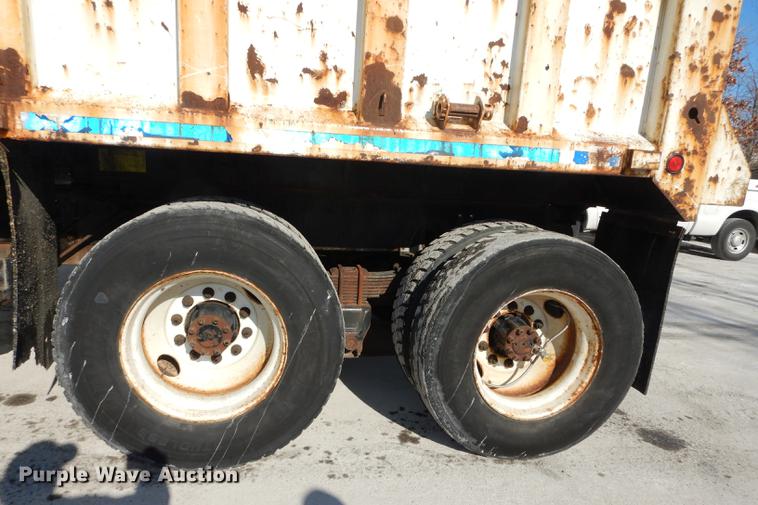 image for item J5532 2001 International 4900 dump truck