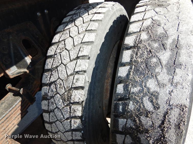 image for item J5532 2001 International 4900 dump truck