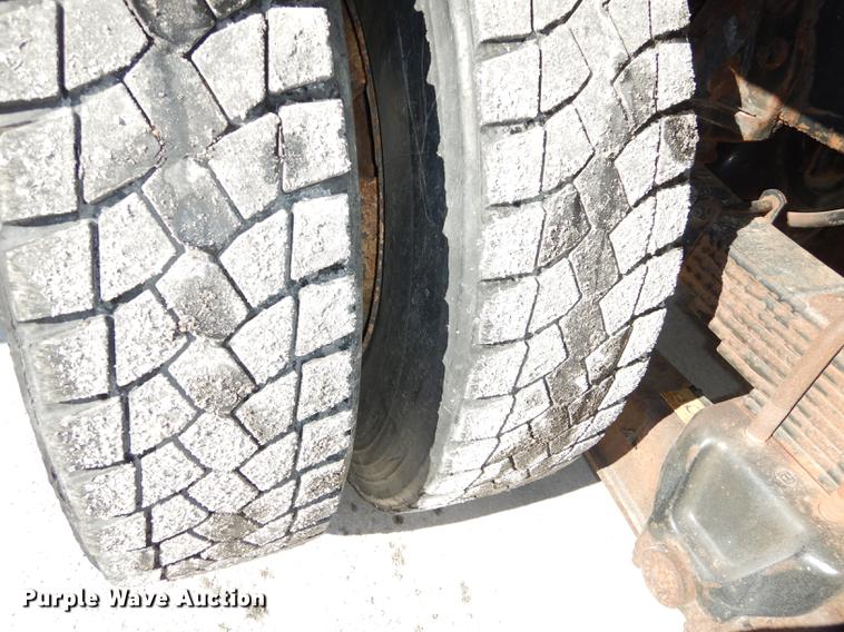 image for item J5532 2001 International 4900 dump truck