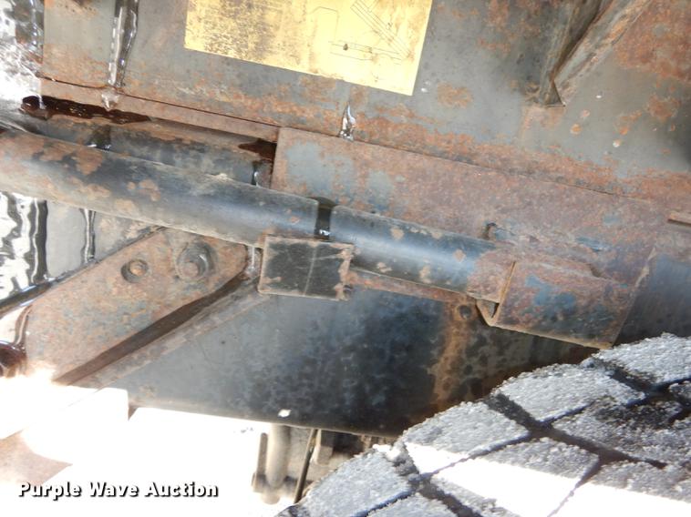 image for item J5532 2001 International 4900 dump truck