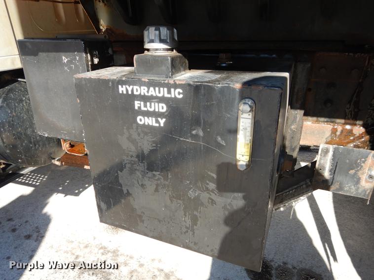 image for item J5532 2001 International 4900 dump truck