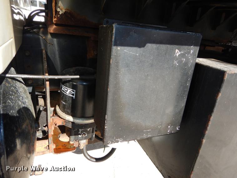 image for item J5532 2001 International 4900 dump truck