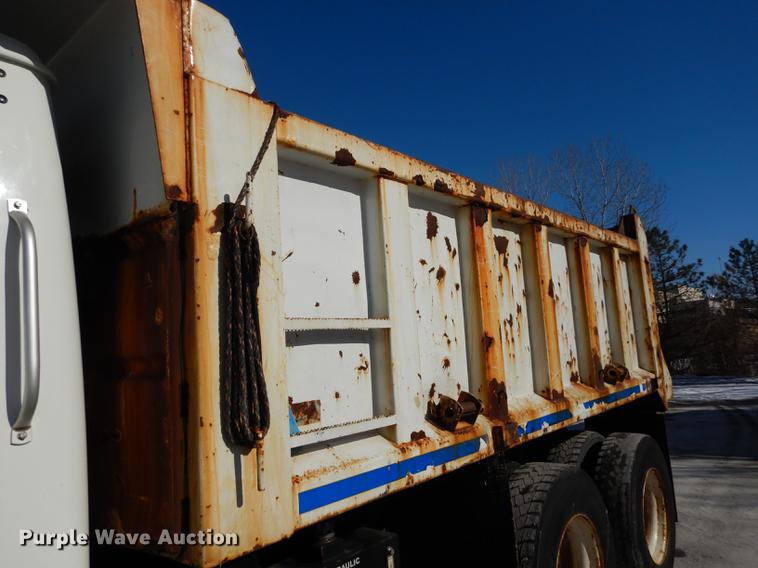 image for item J5532 2001 International 4900 dump truck