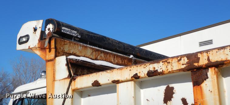 image for item J5532 2001 International 4900 dump truck