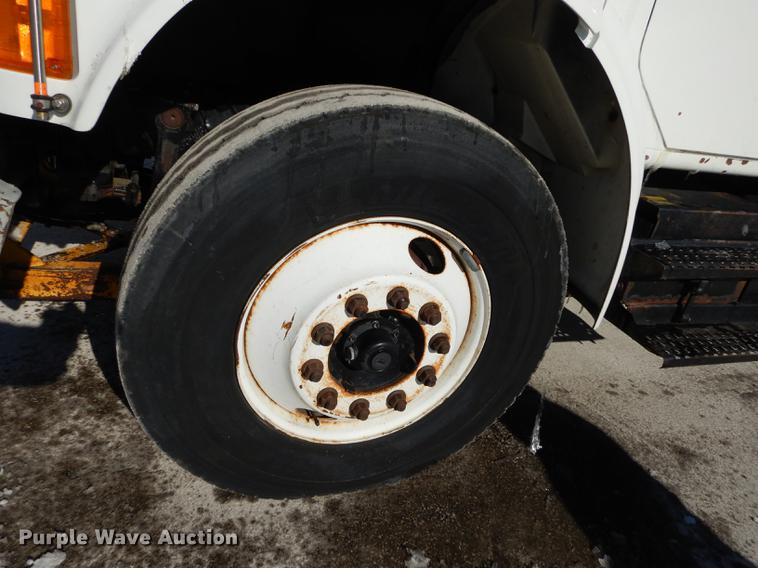 image for item J5532 2001 International 4900 dump truck