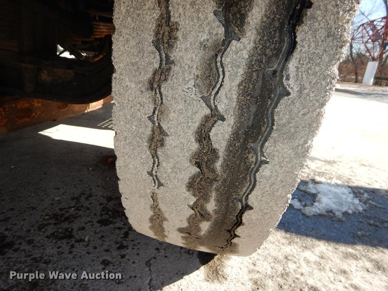 image for item J5532 2001 International 4900 dump truck