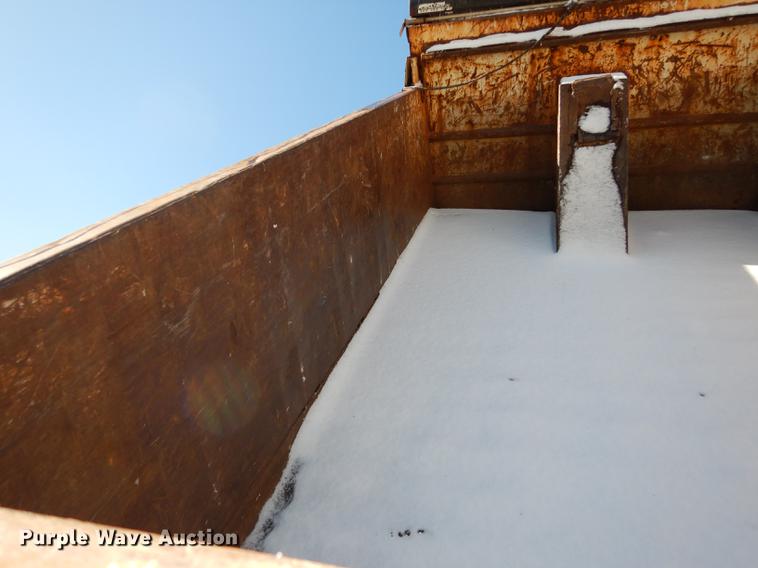 image for item J5532 2001 International 4900 dump truck