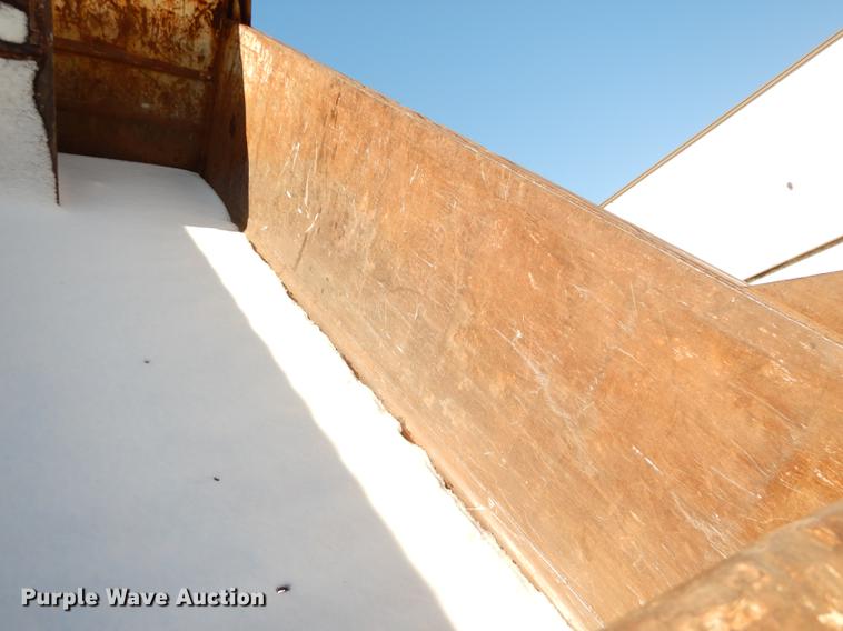 image for item J5532 2001 International 4900 dump truck