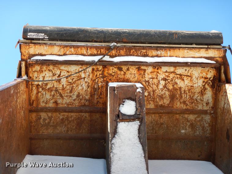 image for item J5532 2001 International 4900 dump truck