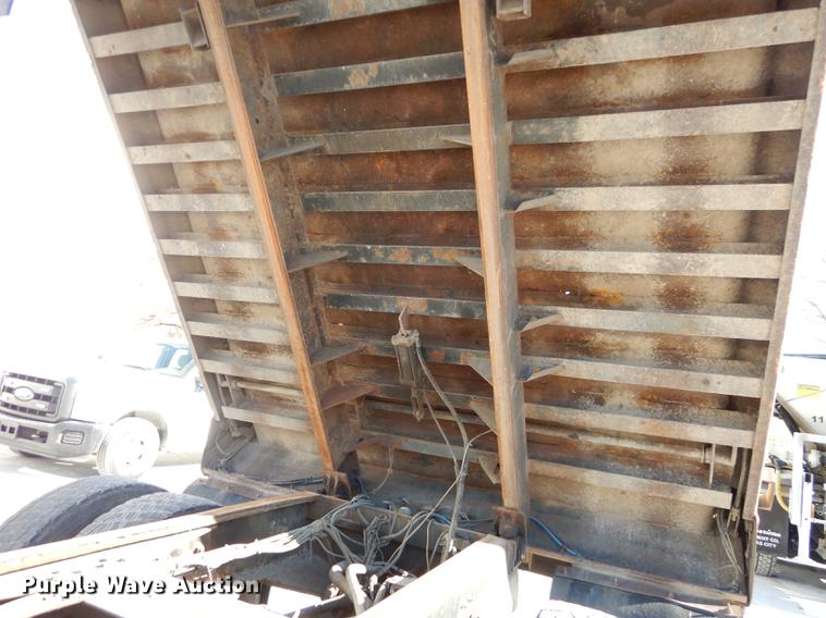 image for item J5532 2001 International 4900 dump truck