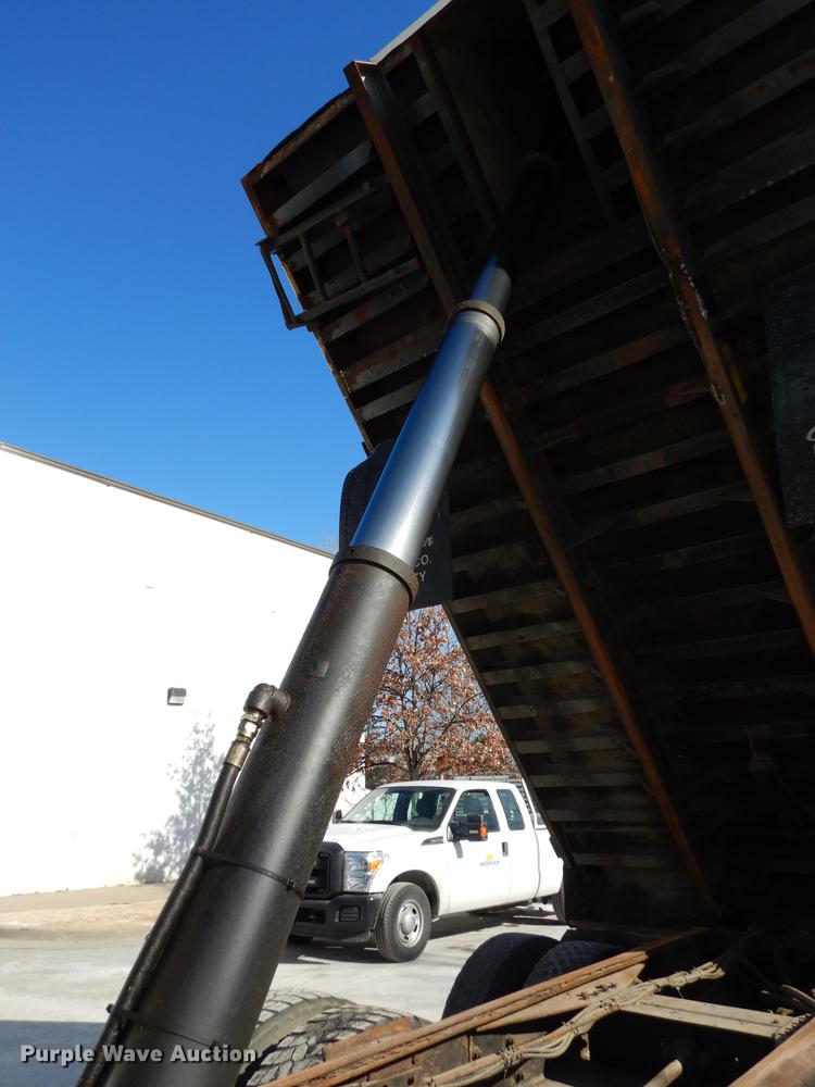 image for item J5532 2001 International 4900 dump truck