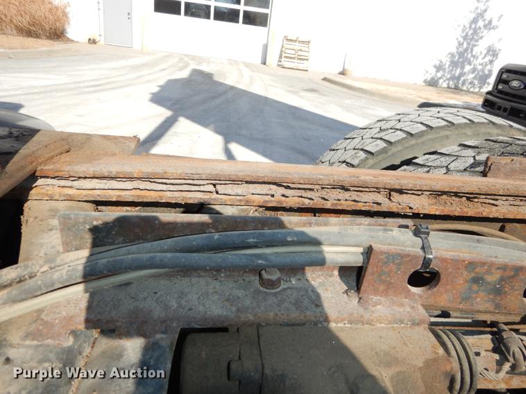 image for item J5532 2001 International 4900 dump truck