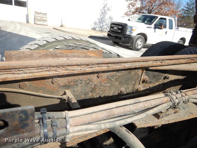 image for item J5532 2001 International 4900 dump truck