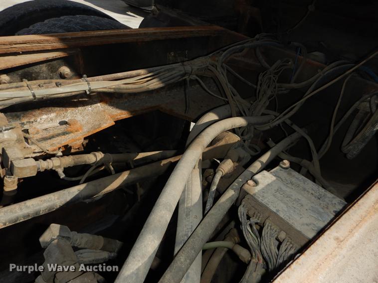 image for item J5532 2001 International 4900 dump truck