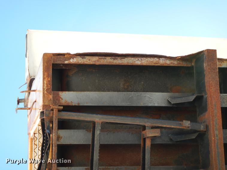 image for item J5532 2001 International 4900 dump truck