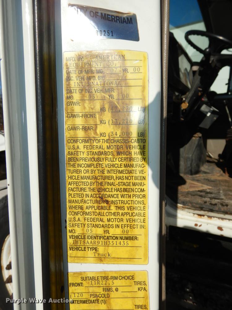 image for item J5532 2001 International 4900 dump truck