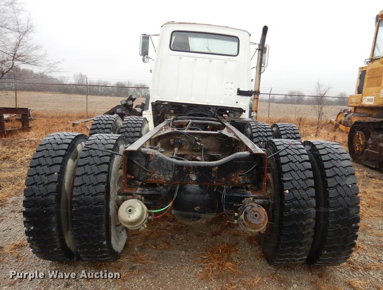 image for item J5533 1980 Ford 8000 truck cab and chassis